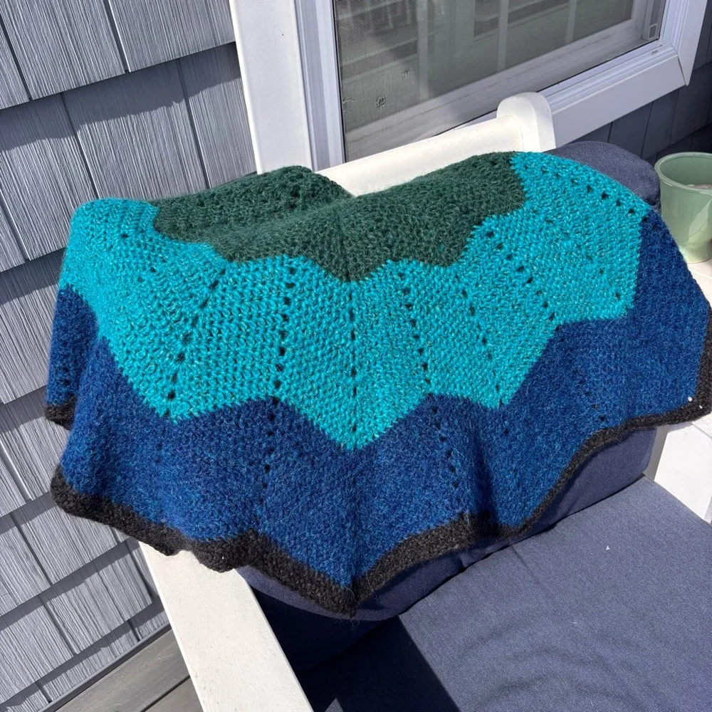 Starburst Crochet Round Blanket in Forest Green, Teal & Deep Blue